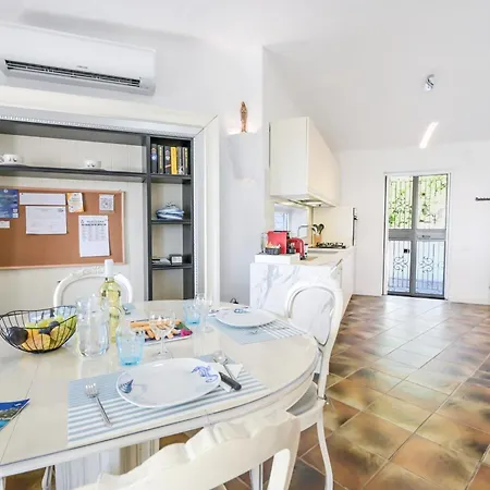 Villa Nieves Seaview With Private Garden And Parking Near