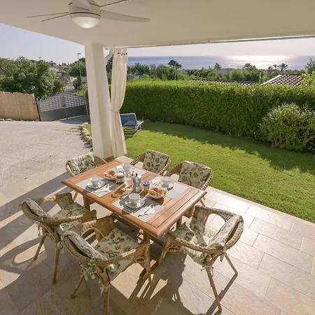 Vila Nieves Seaview With Private Garden And Parking Near
